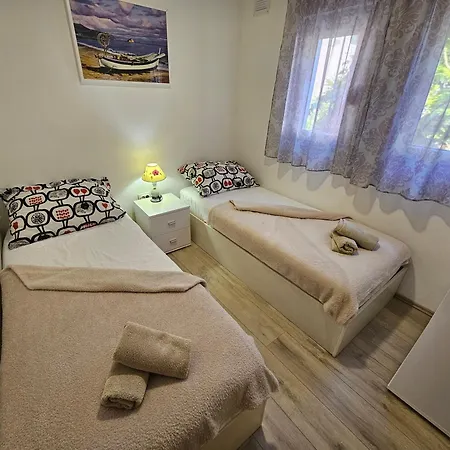 Irena Lovely Apartmens 公寓 *