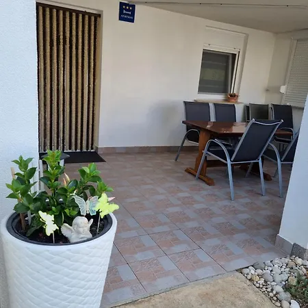 アパート Irena Lovely Apartmens