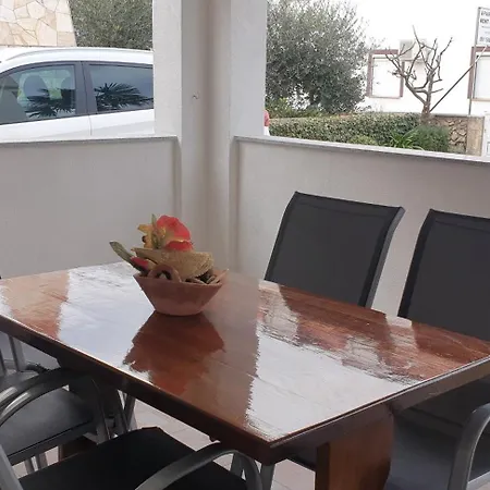Irena Lovely Apartmens Vir