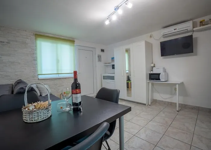 Irena Lovely Apartmens アパート