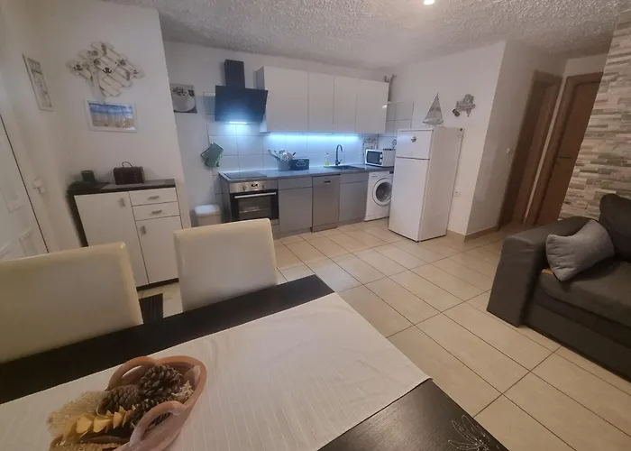 Irena Lovely Apartmens Vir